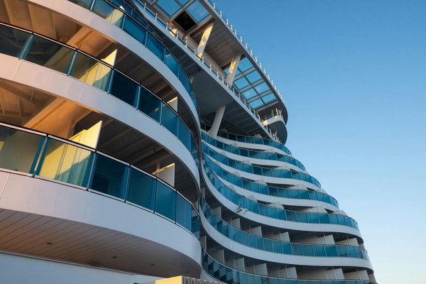 Les secrets du couchsurfing : rencontrer et économiser